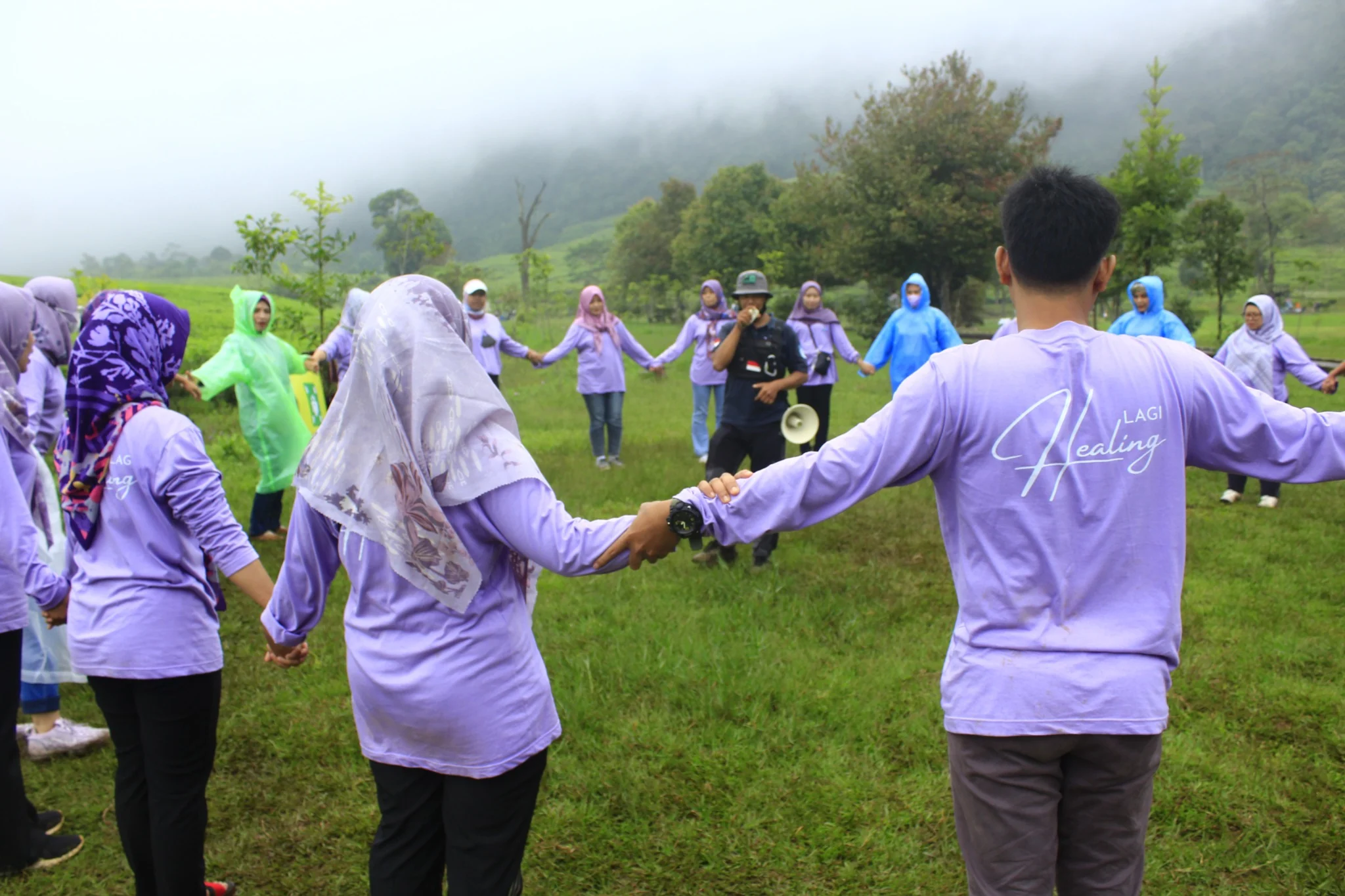 Dokumentasi kolaborasi peserta team building Explore Puncak