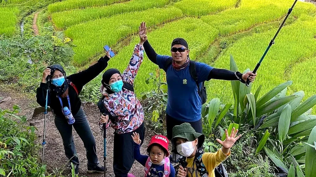 Trekking Curug Leuwi Asih Sentul - foto 1
