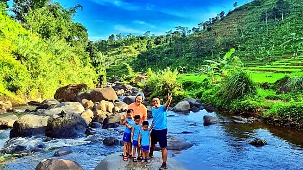 Trekking Curug Leuwi Asih Sentul - foto 2