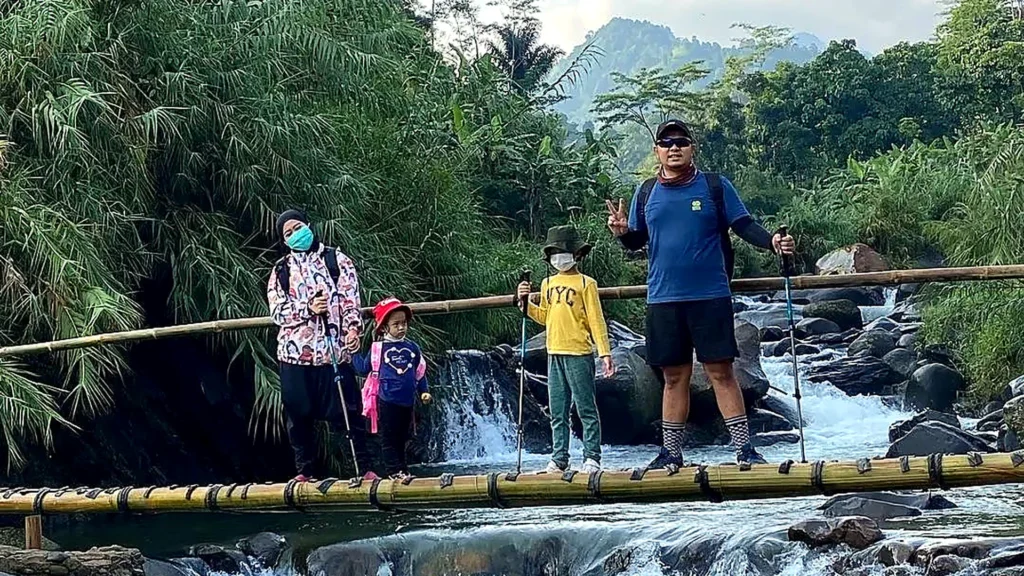Trekking Curug Leuwi Asih Sentul - foto 4