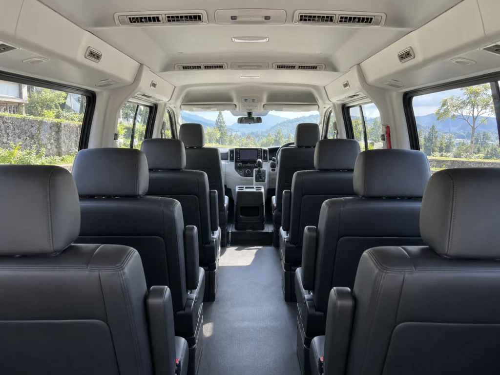 Toyota Hiace Premio - foto 3