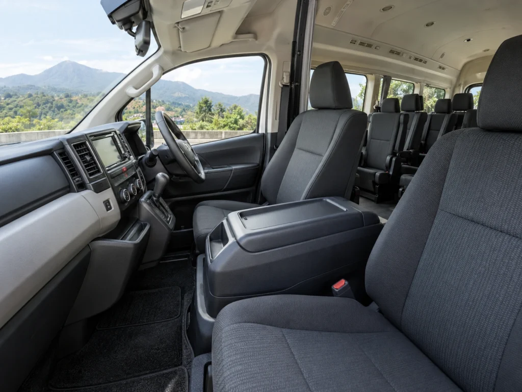 Toyota Hiace Premio - foto 2